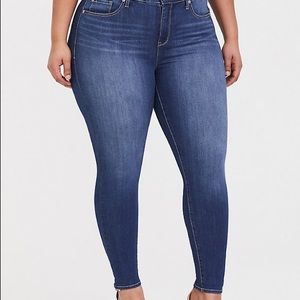 Torrid premium stretch skyhigh skinny jean size 22